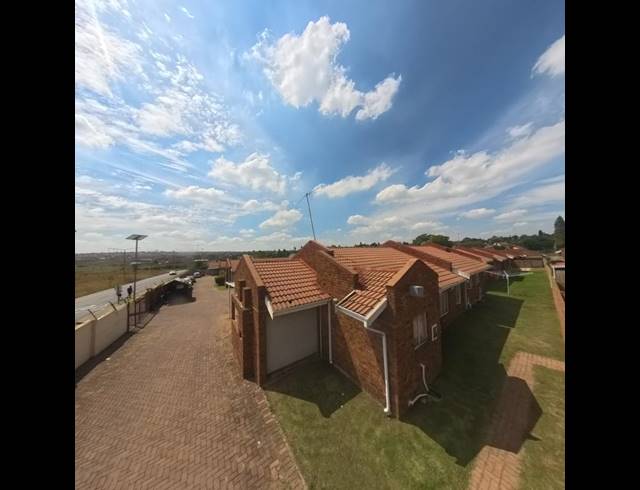 2 BEDROOM TOWNHOUSE FOR SALE IN NORKEM PARK